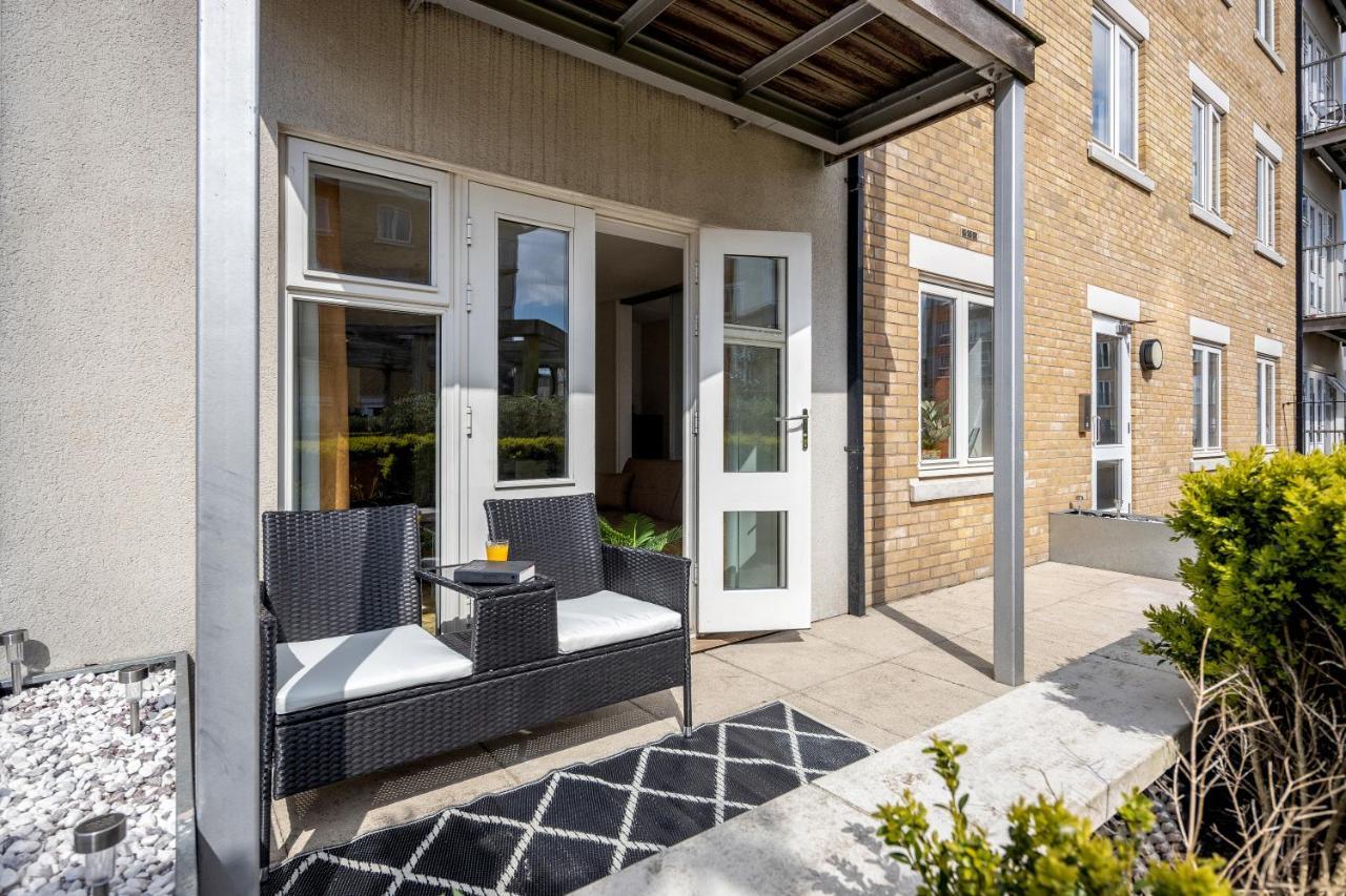 King Bed Manhattan Close To London Heathrow West Drayton  Экстерьер фото